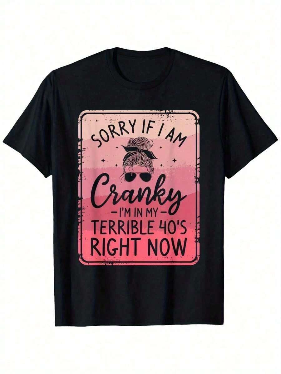 Camiseta única y original con diseño Y2K que expresa un toque de humor sobre la vida en los 40, ideal para quienes buscan un estilo divertido y auténtico. Perfecta para cualquier ocasión y hecha con materiales de alta calidad, ¡no te la pierdas! - Negro - Ver 1