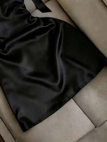Vestido mini elegante de estilo francés con tirantes de espagueti en color blanco, vestido de verano con cintura ceñida y línea A, adecuado para citas y fiestas; vestido con tirantes de lazo en los hombros en color blanco, adecuado para salidas di - Negro - Ver 5