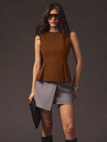 Blusa estructurada sin mangas con cremallera frontal y volante, para uso casual en la oficina - Marrón - Ver 4