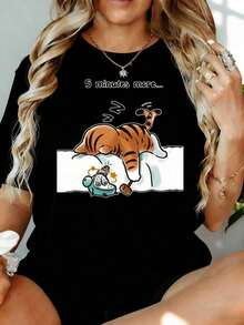Camiseta de manga corta para mujer, blanca y negra, para ocio al aire libre y en casa, 220g, con estampado de dibujos animados de un lindo gato durmiendo. Camiseta casual holgada para mujer, blanca, con diseño de reloj despertador y la frase 'Cinco minutos más para decir'. Camiseta de moda, regalo para fiestas y vacaciones. Adecuado como regalo.playera de mujer.blusas>elegante.boho chic,Top de mujer suave, transpirable y cómodo, ideal para primavera, verano y otoño, perfecto para vacaciones, viajes y uso diario. - Blanco - Ver 3