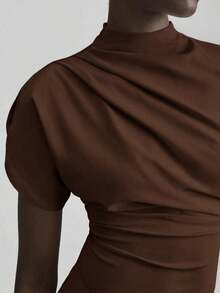 Ontre 2026 Nueva Blusa de Manga Corta con Cuello Mao y Diseño Asimétrico de Volantes para Primavera/Verano, Casual de Oficina, Uso Docente, Básica, para Salir, Color Marrón - Marrón - Ver 5