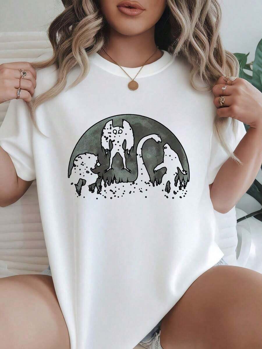 Camiseta de Mujer con Cuello Redondo, Opciones en Blanco y Negro, Estampado de Criptidios, Luna y Bosque, Camisetas Casuales para Uso Diario, Tops de Verano, Camisetas Gráficas, Conjuntos de Verano para Mujer, Camisetas Cortas para Mujer, Tops Vintage de Algodón, Ropa Linda para Mujer, Playera Holgada para Mujer - Blanco - Ver 1