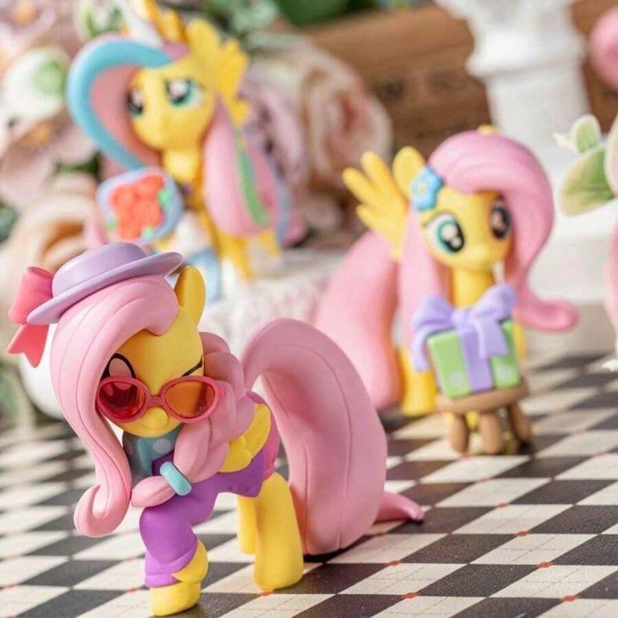 Bộ sưu tập tượng Fluttershy trong hộp bí ẩn, thuộc dòng sản phẩm Tiệc tùng ngọt ngào màu hồng, lý tưởng để trang trí tiệc sinh nhật theo chủ đề, trang trí đám cưới, quà tặng Ngày Valentine, quà tặng cho người hâm mộ, lựa chọn quà tặng dễ thương cho gia đình và bạn bè. - Nhiều màu - Xem 1