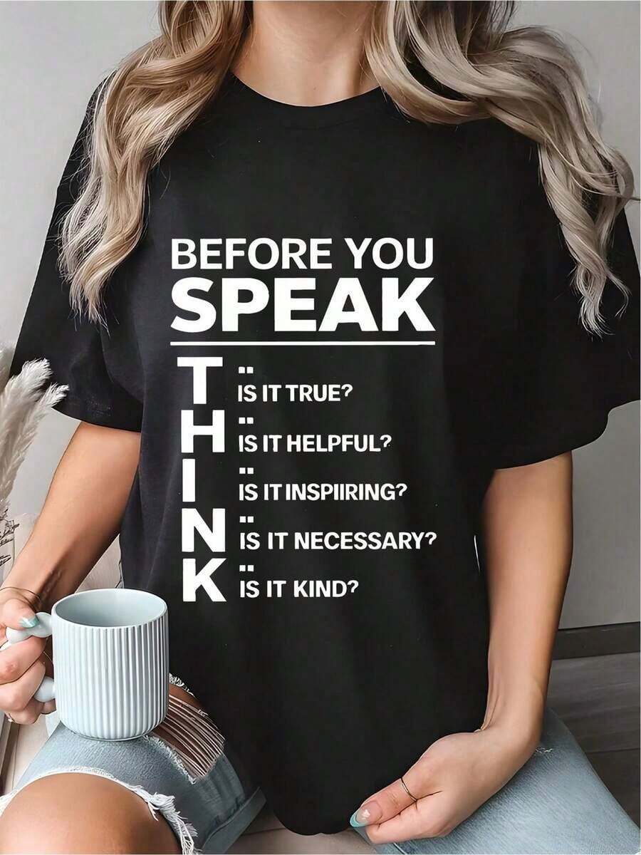 Camiseta diseñada para reflexionar antes de hablar con mensaje inspirador y letras destacadas y2k ideal para quienes valoran la comunicación efectiva y el pensamiento crítico. Disponible en diversas tallas, es una prenda única que resalta tu estilo y pensamiento positivo. - Negro - Ver 1