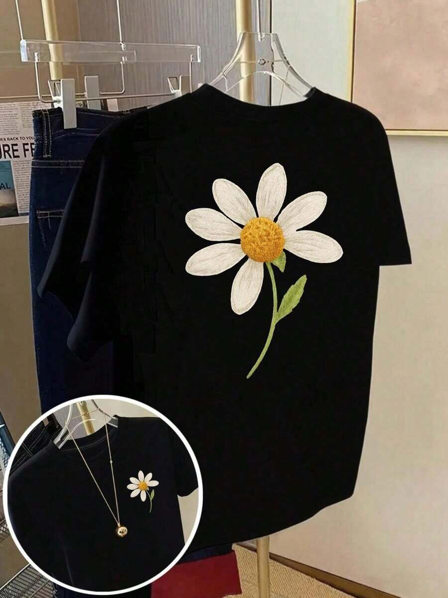 Women's Black Short-Sleeved T-Shirt With A Unique Daisy Print Design, Flowers, And Embroidery. Casual Style, Relaxed Fit, 200g Weight, Short-Sleeved T-Shirt. - 黑色 - 查看 1