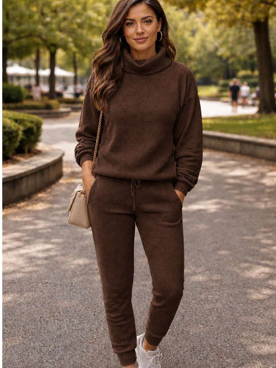 Set Of Pants And Turtleneck Sweater In Mousse Knit Fabric. - Marrón con asa - View 1