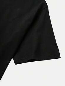 Una pieza de ropa femenina moderna con diseño de cuello redondo, que presenta un lindo estampado de pato y letras, perfecta para un uso diario casual y cómodo como una camiseta de manga corta. 180g 100% Algodón. - Negro - Ver 4
