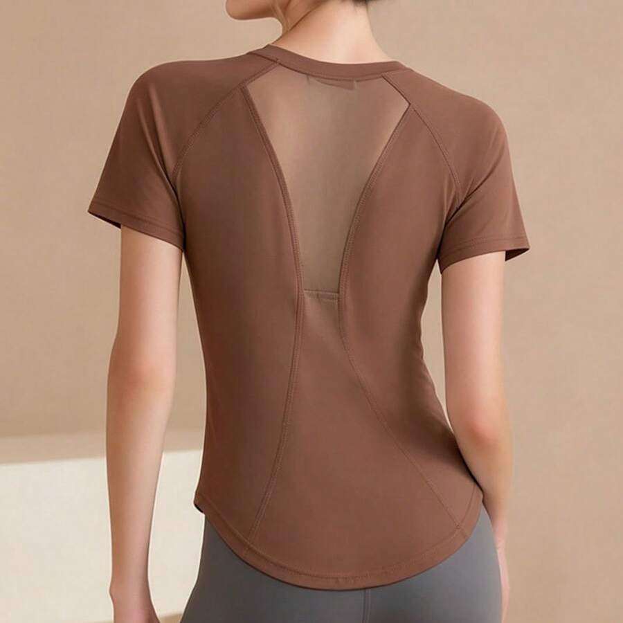 Nueva camiseta deportiva para mujer con espalda de malla, tejido elástico de efecto segunda piel, diseño estilizador para yoga y running - marrón - Ver 1