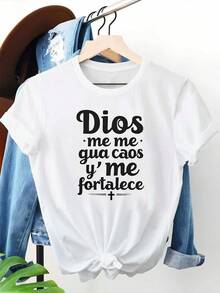 Camiseta Religiosa Cristiana Española para Mujer - Versículo Bíblico "Dios Me Guia" (Salmo 23:1) - Camiseta Casual Suave y Pura para Uso Diario - Ropa Cristiana para Iglesia, Grupos de Oración y Adoración Personal - Camiseta de Manga Corta de Ajuste Cómodo - Frase Inspiradora en Español "G" - Camiseta cómoda y versátil de manga corta. - Blanco - Ver 1