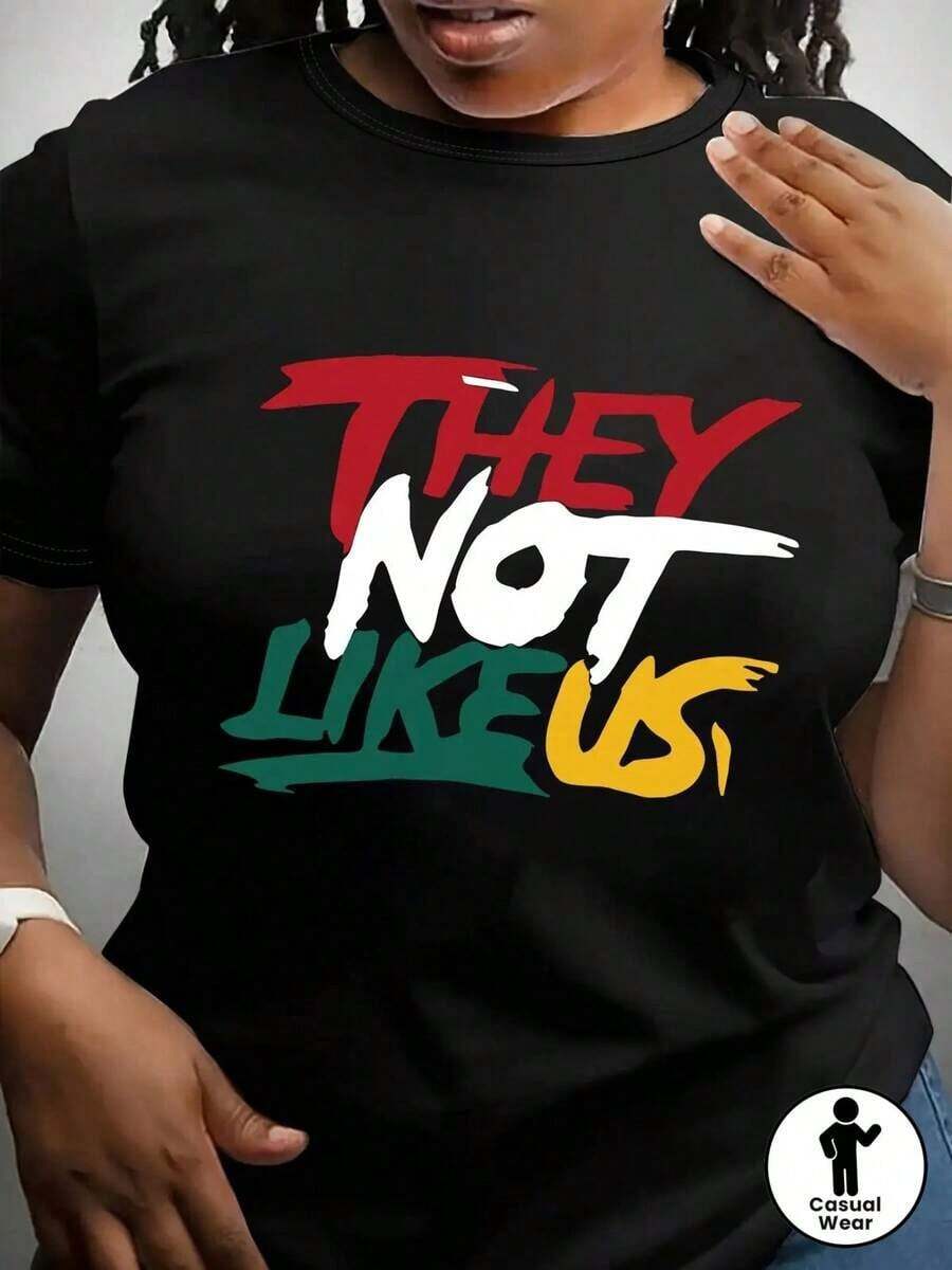 Camiseta única con diseño Y2K resaltante que dice They Not Like Us en colores vibrantes de la bandera mexicana perfecta para los amantes de la moda urbana y la cultura pop. Ideal para cualquier ocasión casual y expresar tu estilo. - Negro - Ver 1