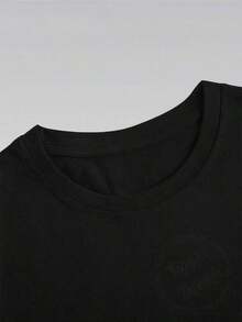Camiseta TrendyT con diseño de árbol de corazones y las palabras "Mamá Útil, Hermosa, Cariñosa, Fuerte, Increíble, Sabia, Feliz, Alegre". Ideal como regalo para el Día de la Madre o para uso diario. - Negro - Ver 5