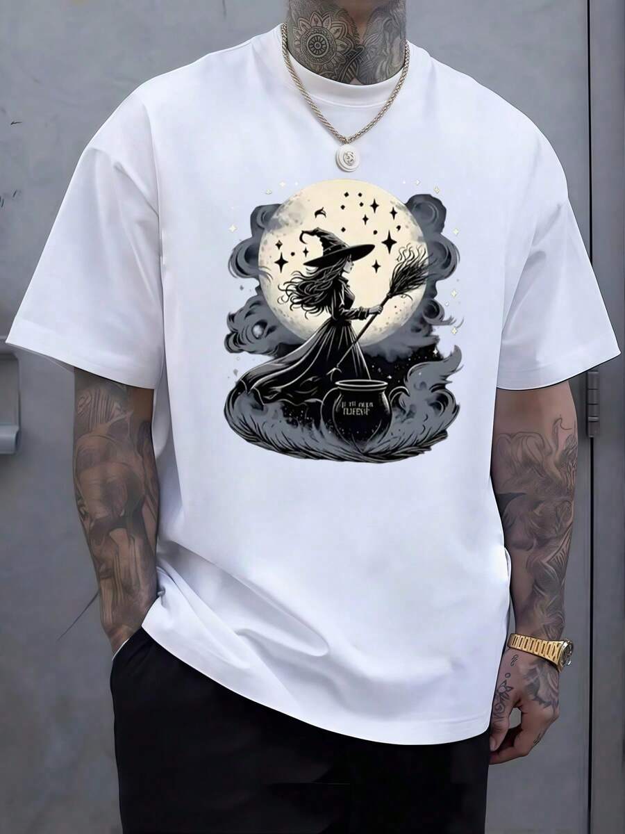 A Mysterious Witch Flying On Her Broomstick In Front Of A Full Moon Surrounded By Stars Symbolizes Power And Inner Freedom, Union With The Magic Of The Night And Deep Spiritual Energy. A Comfortable, Fitted Men's T-Shirt For Everyday Wear And Sophisticated Self-Expression. - 白色 - 查看 1