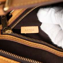 Authenticated Louis Vuitton PRE-OWNED Monogram Vernis Brea MM Bag - 紫色 - 查看 3