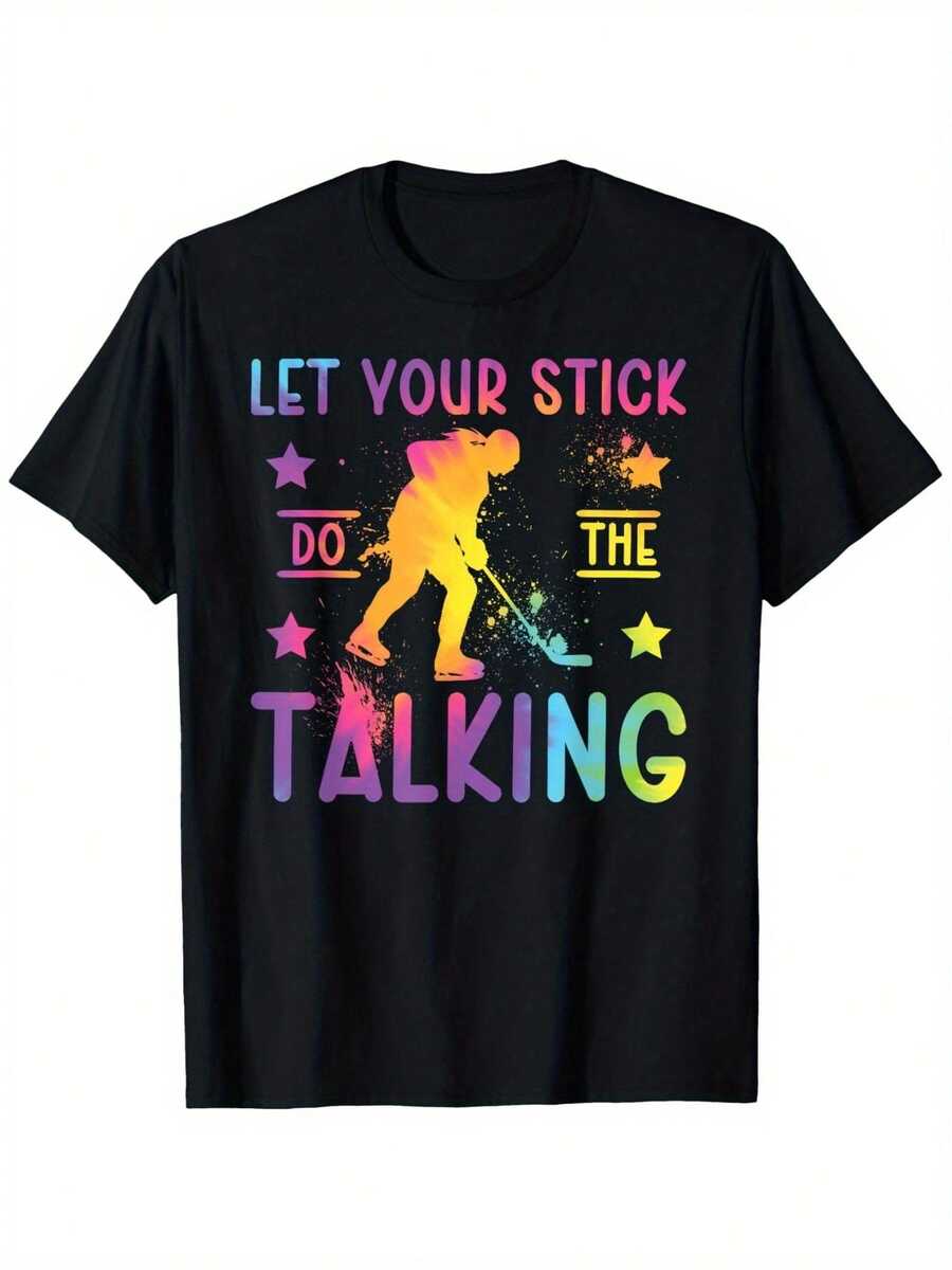 Camiseta Y2K con vibrante diseño de hockey resaltando el lema "Let Your Stick Do The Talking" perfecta para los amantes del deporte y la moda urbana hecha para destacar en cualquier ocasión ideal para mostrar tu estilo único y dinámico. - Negro - Ver 1