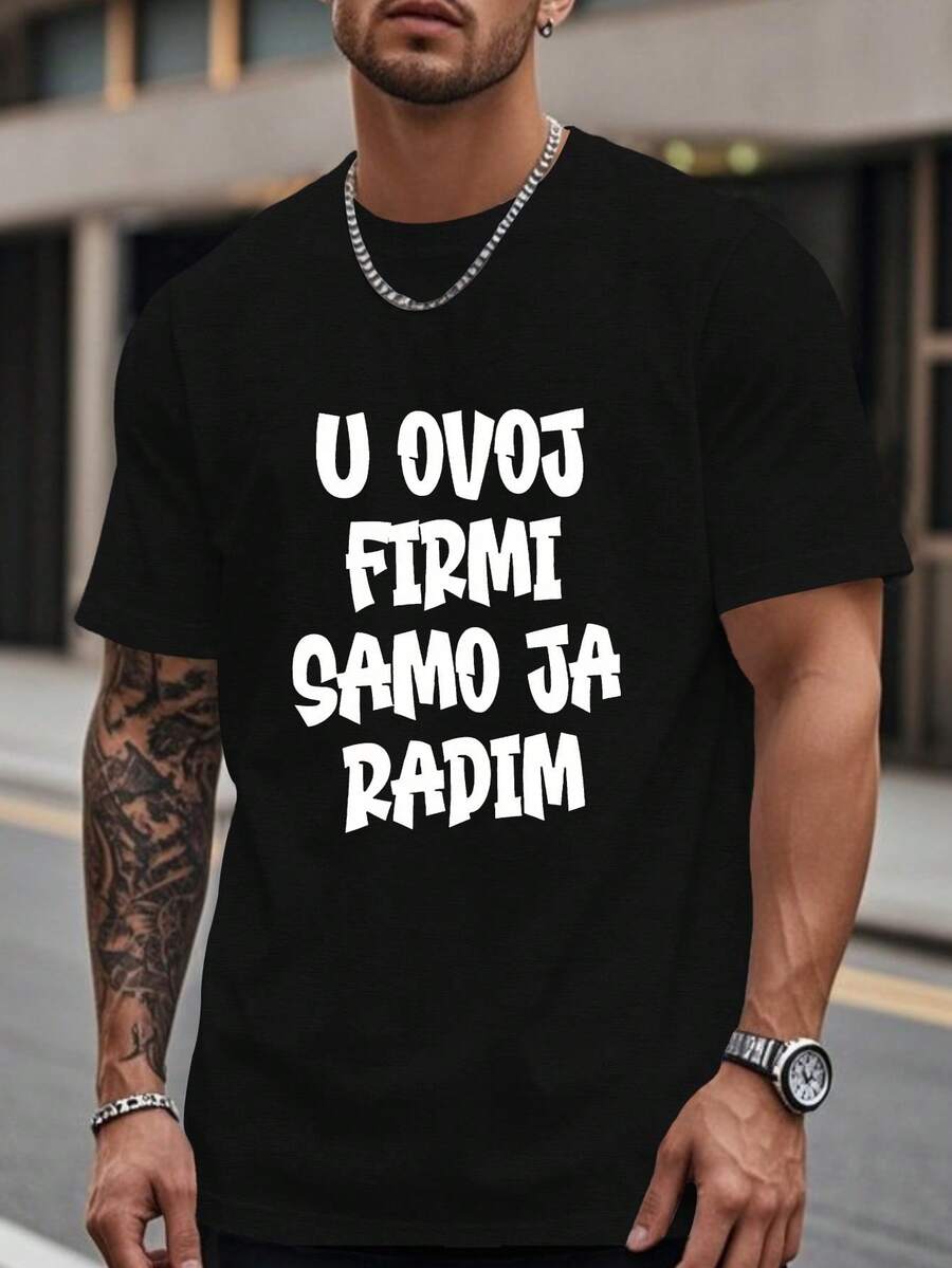 Camiseta de Hombre con Letras Croatas - Blanca y Negra, Estampado "U OVĐI FIRMU I SAMO MADA RADIM", Diseño en Escritura Croata, Cuello Redondo Casual para Verano o Eventos del Orgullo Crotia, Lavable a Mancha Camisa Declarativa con Patrón Geométrico, Ajuste Relajado e Texto Audaz En Inglés Y Español - Negro - Ver 1