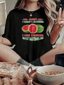 Camiseta de talla para mujer con estampado de sandía - Texto divertido: Lo siento, no estaba escuchando. . . Estaba pensando en la sandía - Camiseta suave de estilo Y2K para el verano, top casual de cuello redondo, adecuada para combinar con pantalones y mantas para uso casual en casa - Camiseta unisex de algodón suelto de manga corta y cuello redondo de estilo vintage urbano. - Negro - Ver 7