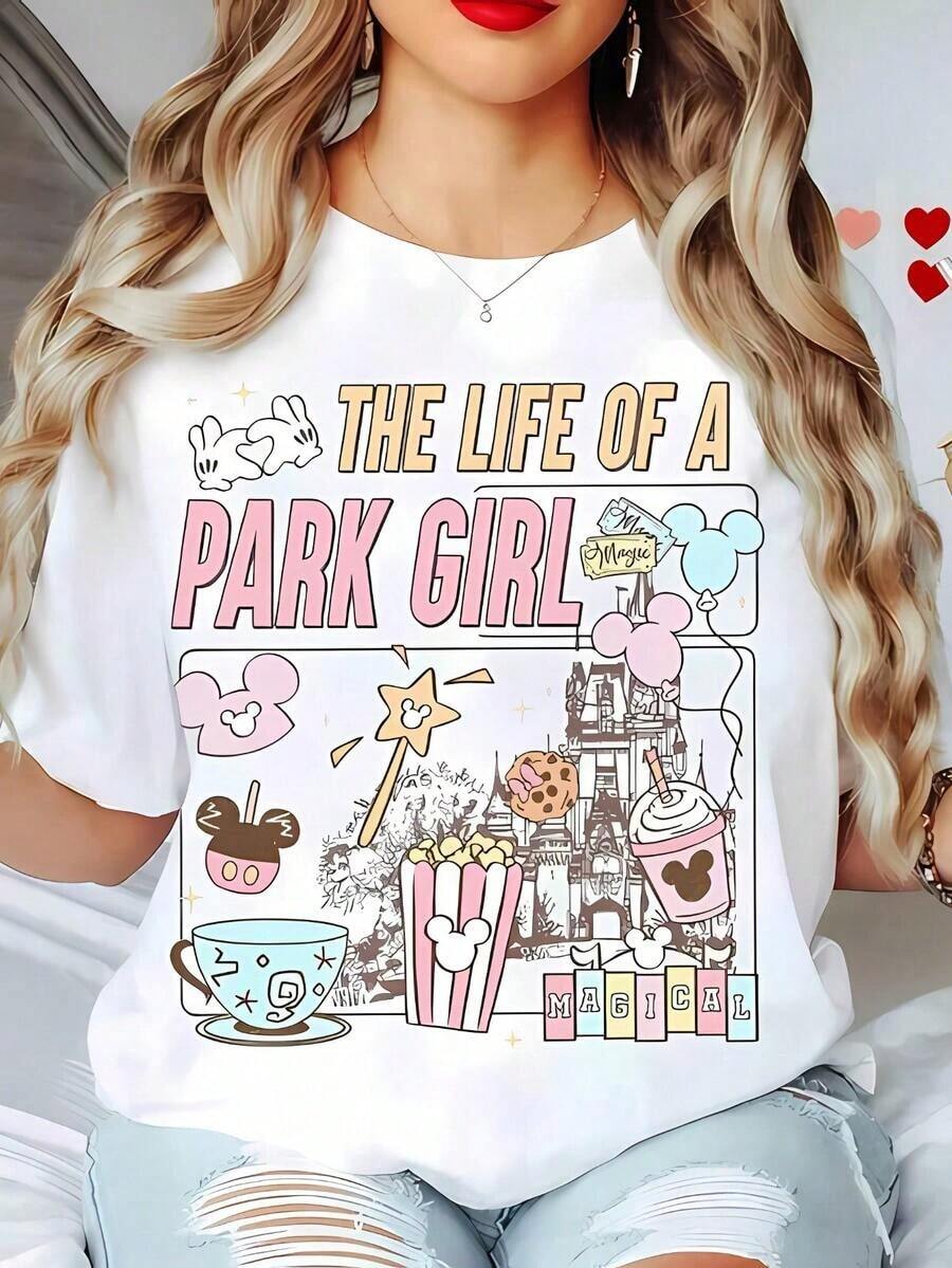 Camisetas Gráficas "La Vida de una Chica del Parque" para Mujer, Camiseta de Manga Corta con Temática de Parque de Diversiones, Camisetas de Verano para Mujer, Conjuntos Casuales de Corte Holgado para Vacaciones, Camiseta con Diseño de Castillo Mágico y Snacks, Cuello Redondo Cómodo para Verano y Viajes - Blanco - Ver 1