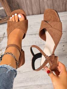 Sandal Wanita Ujung Persegi dengan Hak Tebal dan Tali, Sepatu Hak Sedang Minimalis Serbaguna untuk Aktivitas Luar Ruangan - Coklat - View 2