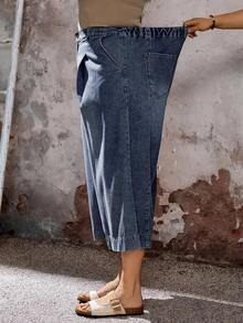 Mature Denim Jeans de pierna ancha y suelta de 7/8 de longitud con bolsillos y pliegues para mujer de talla grande - Azul lavado oscuro - Ver 3