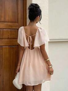 Vestido mini bohemio con cuello en V profundo, volantes en el bajo, apropiado para vacaciones de primavera/verano - Negro - Ver 2