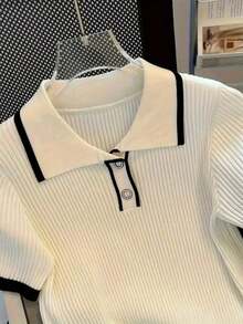 Blusa de punto de manga corta con cuello de contraste de color, adecuada para verano, primavera, otoño e invierno, elegante blusa de dama para playa y resort - Blanco - Ver 4