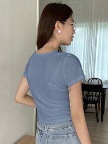 Camiseta con cuello en pico sólido, top corto para mujer - Niebla azul - Ver 2