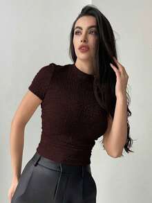 Parte superior de punto texturizada de cuello redondo con pliegues y manga corta, de color liso y ajustada, para mujer - Café integral - Ver 5