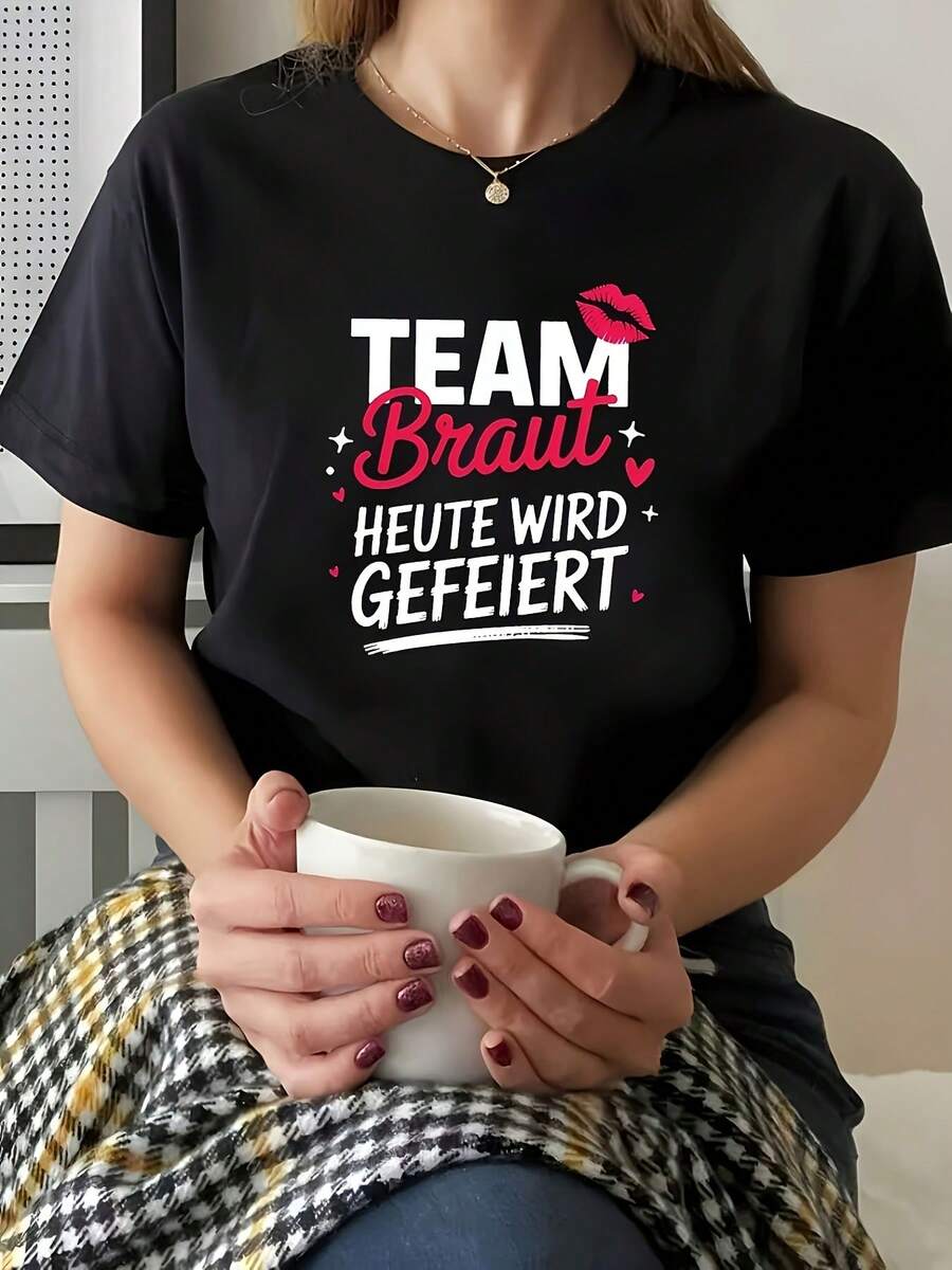 Camiseta de talla grande, "Equipo de la Novia, Celebrando Hoy" TEAM Braut HEUTE WIRD GEFEIHT, con motivos de corazones y estrellas, estampado creativo de letras estilo romántico para fiesta de bodas, camiseta negra de manga corta con cuello redondo para mujer, diseño elegante, elegante y vintage, estiliza y favorece al llevarla puesta, simple y elegante cuando se combina con otras prendas, adecuada para ir de compras, fiestas y uso diario casual, camiseta básica versátil y duradera, blusas para mujer. - Negro - Ver 1