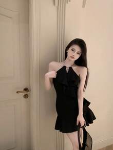 A French-Style Chiffon Suspender Dress With A Rose Print. This Summery Design Features An Elegant Openwork Floral Print And A Fitted Skirt. - Black - View 5