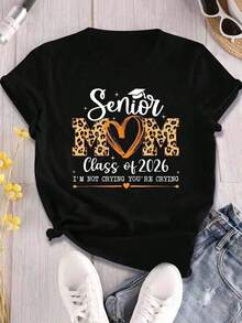 Camiseta de cuello redondo para mujer, diseño de corazón con estampado de leopardo, "No estoy llorando, tú estás llorando", regalo de graduación para madre de graduado, 220g, transpirable y cómoda. - Negro - Ver 5