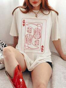 1 pieza de camiseta gráfica para mujer con diseño de botas de vaquera y reina de corazones - Camiseta de manga corta color crema con diseño de carta de juego roja y bota vaquera. Top suave, ropa casual para todas las estaciones, ideal para conjuntos de estilo occidental, uso diario, conciertos y reuniones informales. Camiseta Popular con Temática de Vaquera para Adolescentes y Jóvenes. 180g Algodón 100%. - Blanco - Ver 3