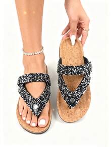 Sandal Jepit Gabus Lembut Berkilau Rhinestone Musim Panas 2026, Sandal Luar Ruangan Gaya INS Diva, Hiasan Rhinestone Mewah, Bantalan Gabus Lembut & Penopang Lengkungan, Tahan Aus, Ukuran Lebar untuk Kaki Besar, Cocok untuk Pantai, Kencan, Perjalanan, Gaya Retro Amerika Chic, Slip-On, Melangsingkan & Memanjangkan Kaki, Mudah Dipakai, Terlaris untuk Musim Semi/Panas, Bercahaya Sendiri, Serbaguna untuk Gaya Apa Pun - Hitam dan Putih - View 3