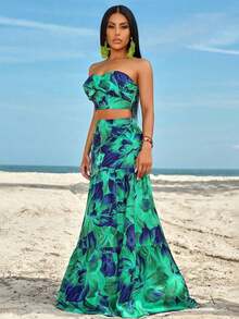 Conjunto de top bandeau con pliegues laterales y falda con volantes y abertura lateral - Verde - Ver 6