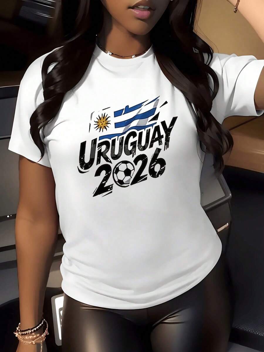 Bandera azul y blanca con un sol que simboliza orgullo nacional y pasión por el fútbol junto al número 2026 mostrando esperanza y energía camiseta de mujer casual cómoda ideal para fanáticas del deporte - Blanco - Ver 1