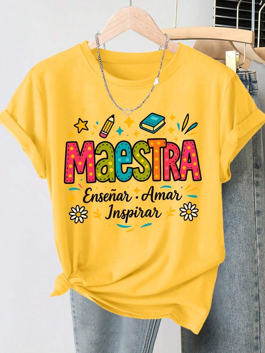 Camiseta de manga corta con cuello redondo vintage, estampado de patrón con texto inspirador y papelería colorida para maestros, estilo fresco y divertido, top de ajuste holgado, moda casual elegante primavera/verano 2026, ropa de mujer versátil para el día a día, disponible en tallas S-XXL - Amarillo - Ver 1