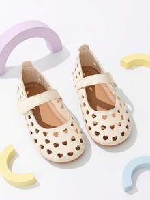 1 Pair Children's Hollow Heart Summer Flat Sandals, Solid Color Minimalist Versatile, Easy Closure, Girls Cute Round Toe Pastoral Style Sandals, Suitable For Picnic, Vacation, Matching Outfits - Beige - View 2