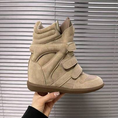 Nuevo Zapato Deportivo a La Moda Con Cuña Oculta, De Color Supermarron Topo Beige, Con Correa De , Colchado En El Cuello.New 2026 Hidden Height-increasing High-top Women's Shoes Color Matching Flat Casual Sneakers Women. European and American New Fashion Short Boots, Waterproof Platform Ankle Boots With Wedge and Very High Heel, With Zip Closing, Suitable for Plus Size Women, to Match With Sweatshirts.