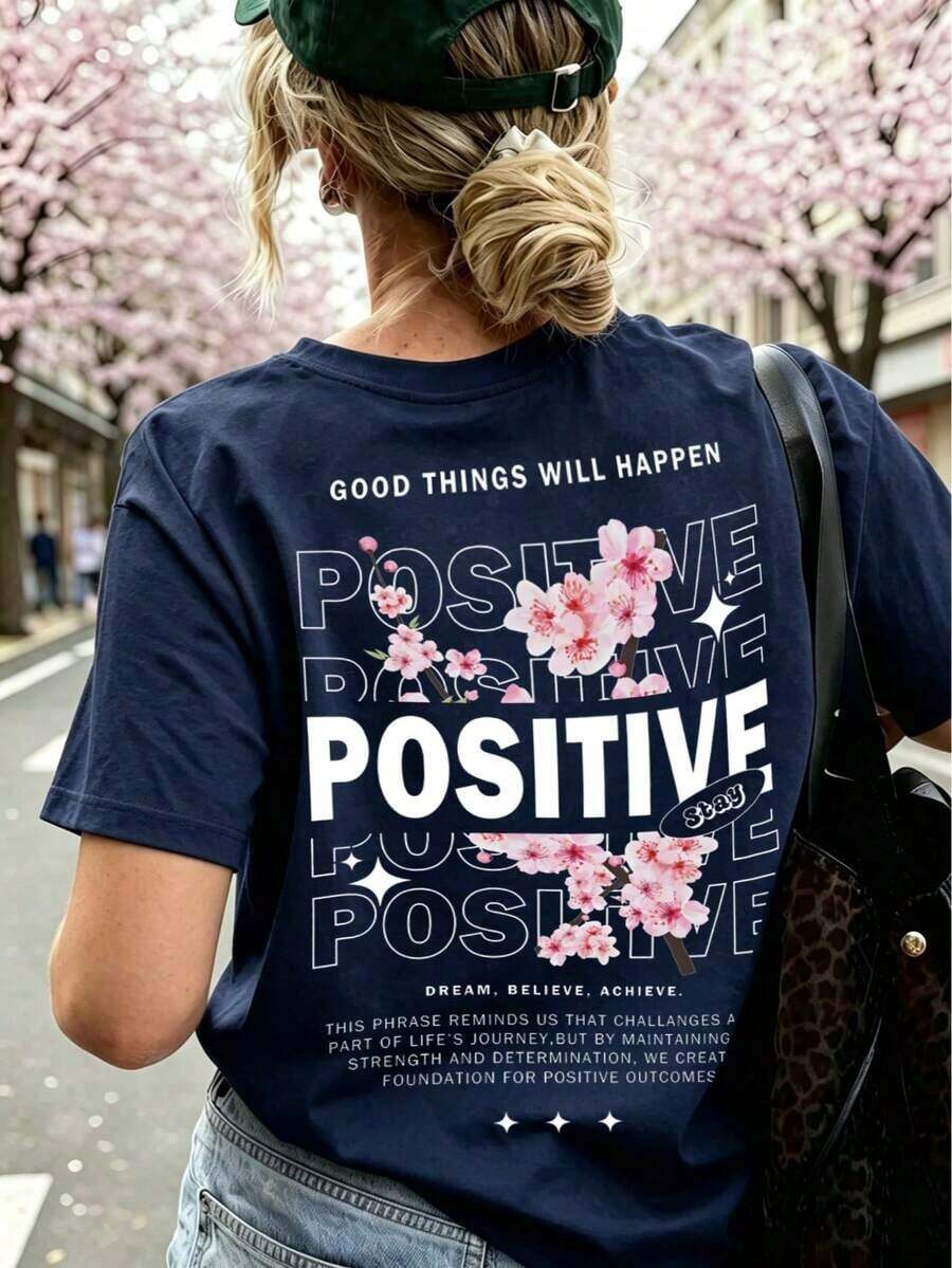 Camiseta de manga corta para mujer con estampado de flores de cerezo "POSITIVE", corte holgado y cómodo, estilo vintage americano.Adecuado para paseos urbanos en primavera, admirar las flores de cerezo y para desplazamientos diarios informales en verano. - Azul marino - Ver 1