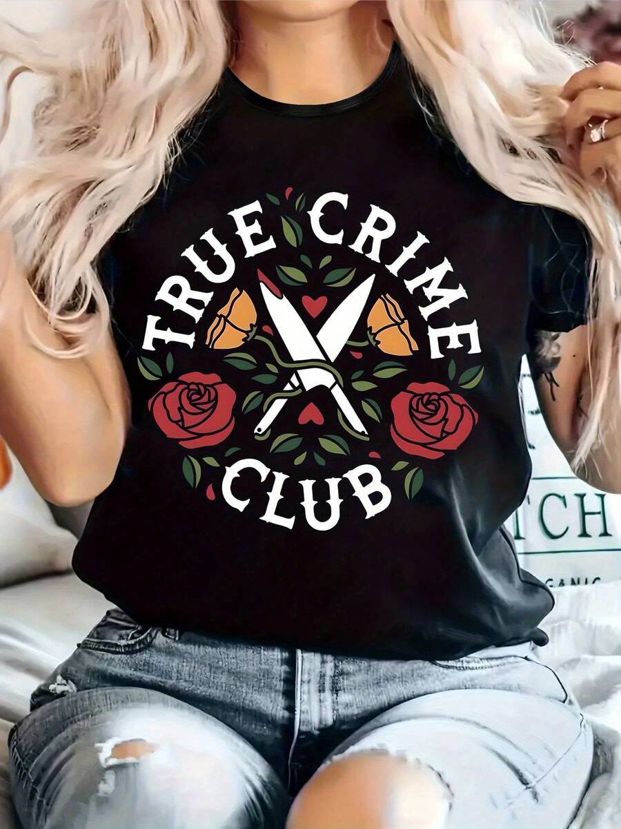 Mujeres de talla grande "Club del crimen real" Camiseta gráfica - Negro, cuello redondo, manga corta, parte superior de punto casual con diseño de rosa y tijeras, cómoda para todas las estaciones, ropa casual | Camiseta gráfica | Tela elástica - Negro - Ver 1