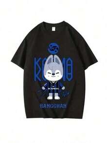 Camiseta estampada minimalista de manga corta con cuello redondo para mujer. Esta elegante camiseta estampada es adecuada tanto para hombres como para mujeres. Luce esta moderna camiseta KARMA Skzoo para expresar tu amor por los miembros de SKZ, celebrar y añadir energía de la moda K-Pop a tus atuendos diarios. Ropa casual a la moda, camisetas de algodón puro. Esta camiseta unisex estampada está disponible en tallas para adultos y niños y se puede usar de manera informal en casa o fuera. - Negro - Ver 1
