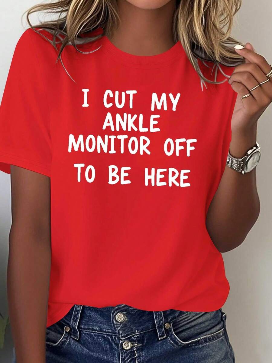 Camiseta divertida para mujer con el eslogan "Corté mi rastreador de tobillo" - Roja con diseño de corte en el tobillo impreso en blanco, camiseta casual de manga corta, adecuada para quienes tienen rastreadores de tobillo, ropa humorística para amantes de las mascotas. - Rojo - Ver 1
