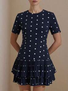 Vestido casual versátil para mujer con cuello redondo, cintura ceñida, manga corta, estampado de lunares en blanco y negro, dobladillo con volantes en capas y silueta a juego - Rojo - Ver 5