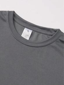 Men's Short-Sleeved T-Shirt With A Minimalist Print Of Creative Brushstrokes And Artistic Motifs. Distinctive Design Style With A Modern Aesthetic. Made From Polyester Fiber, Suitable For Outdoor Activities. Durable, Breathable, And With A Regular Fit. Modern, Casual, And Versatile. - 灰色 - 查看 3
