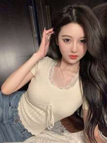 2026夏季新款甜美蕾丝拼接U领短袖T恤，女士修身腰部露脐上衣，可爱针织衫，系带腰身，修身版型 - 杏色 - 查看 4
