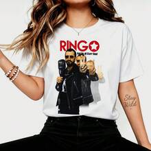 Starrrr  Rock Legend Fanart T-Shirt, mehrschichtiges Peace-Zeichen-Porträtkollage mit rotem Stern, RINGO, kräftigem Text & seinem All-Star-Band-Slogan, Retro 70er-Jahre-Tour-Bootleg-Stil, Unisex, Oversized 1. - Weiss - Übersicht 1