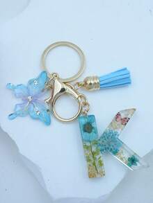 1pc Initial Letter Dried Flower Resin Keychain, Blue Daisy Pendant Keyring, Girl Bag Charm Accessory Gift - Baby Blue - View 18