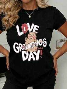 Camiseta de Love Groundhog Day con un lindo diseño de una marmota sosteniendo un globo, perfecta para la celebración del Día de la Marmota, adecuada para uso casual y deportivo. - Negro - Ver 1