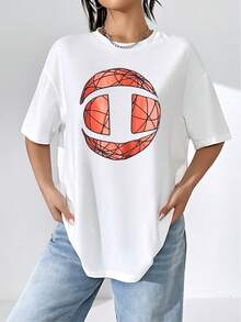 The Stylized Sphere On The T-Shirt Represents A Fusion Of Nature And Technology, With Intertwined Lines Evoking Both A Growing Planet And A Complex Circuit. The Vibrant Orange Tones Suggest Energy And Vitality, Inviting Reflection On The Interconnectedness Of Our Modern World. This Unisex Garment Is Perfect For Those Who Appreciate A Touch Of Originality. This Women's T-Shirt Offers Exceptional Comfort And Breathability For Everyday Wear. - 白色 - 查看 6