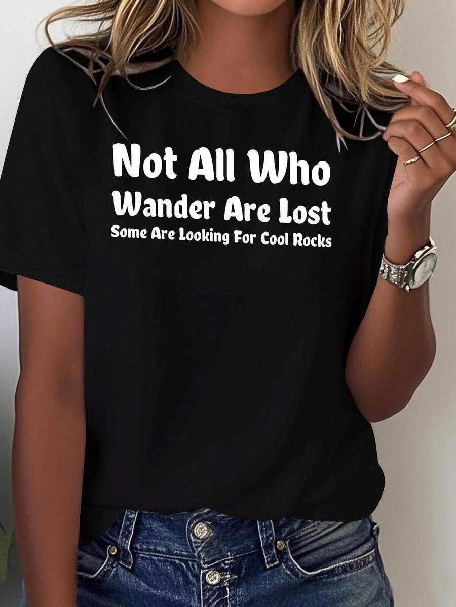 Camiseta blanca para mujer "No todos los vagabundos están perdidos" - Camiseta 100% holgada e informal con llamativas letras negras y frases de viaje, adecuada para uso casual y de aventura, diseño geométrico, corte holgado, lavable a máquina, cómoda para todas las estaciones, diseño sencillo ideal para viajes y estilo casual, esencial para combinaciones versátiles, artículo único con temática de viajes, camiseta de manga corta para mujer, camiseta blusa casual para mujer. - Negro - Ver 1