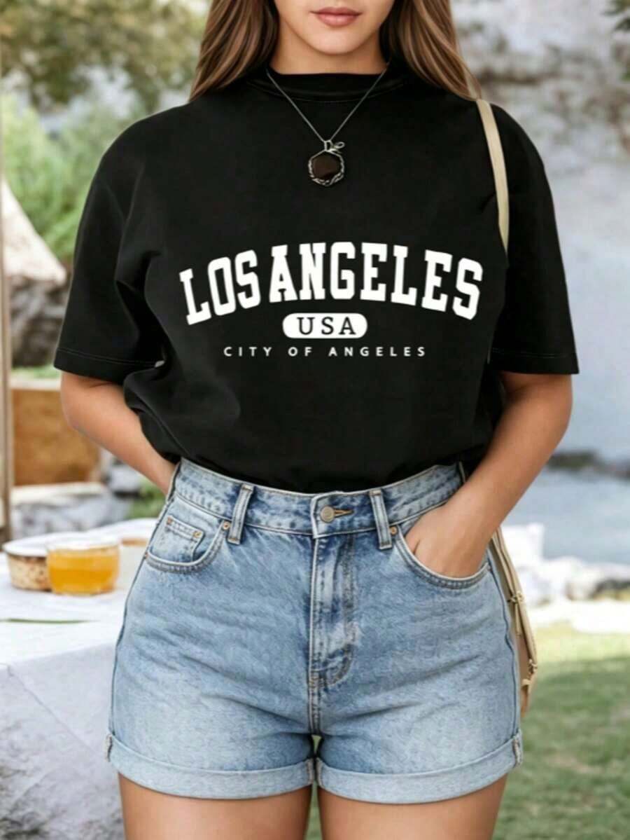 100% Pure Cotton, Breathable And Gentle On The Skin. Classic Crew Neck Design, Slim Fit, And Flattering For All Body Types. Fashionable Print With A Minimalist Style And High-Quality Finish. Unisex Design Perfect For Matching Outfits, Ideal For Everyday Wear, Dates, Leisure, And Streetwear – Versatile And Timeless. - 黑色 - 查看 1